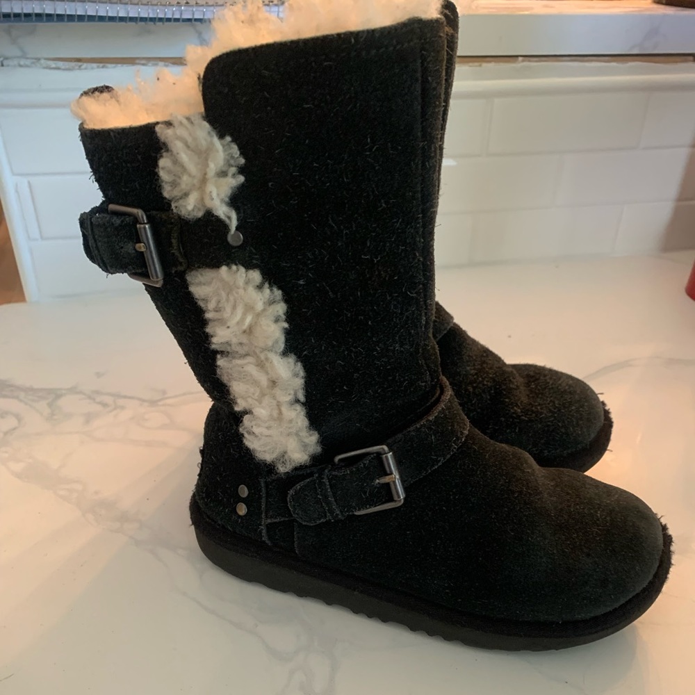 Girls UGGS size 1